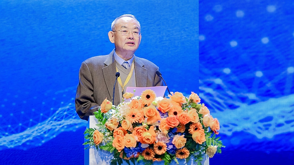 图注:中国科学院院士、北京大学能源研究院院长金之钧